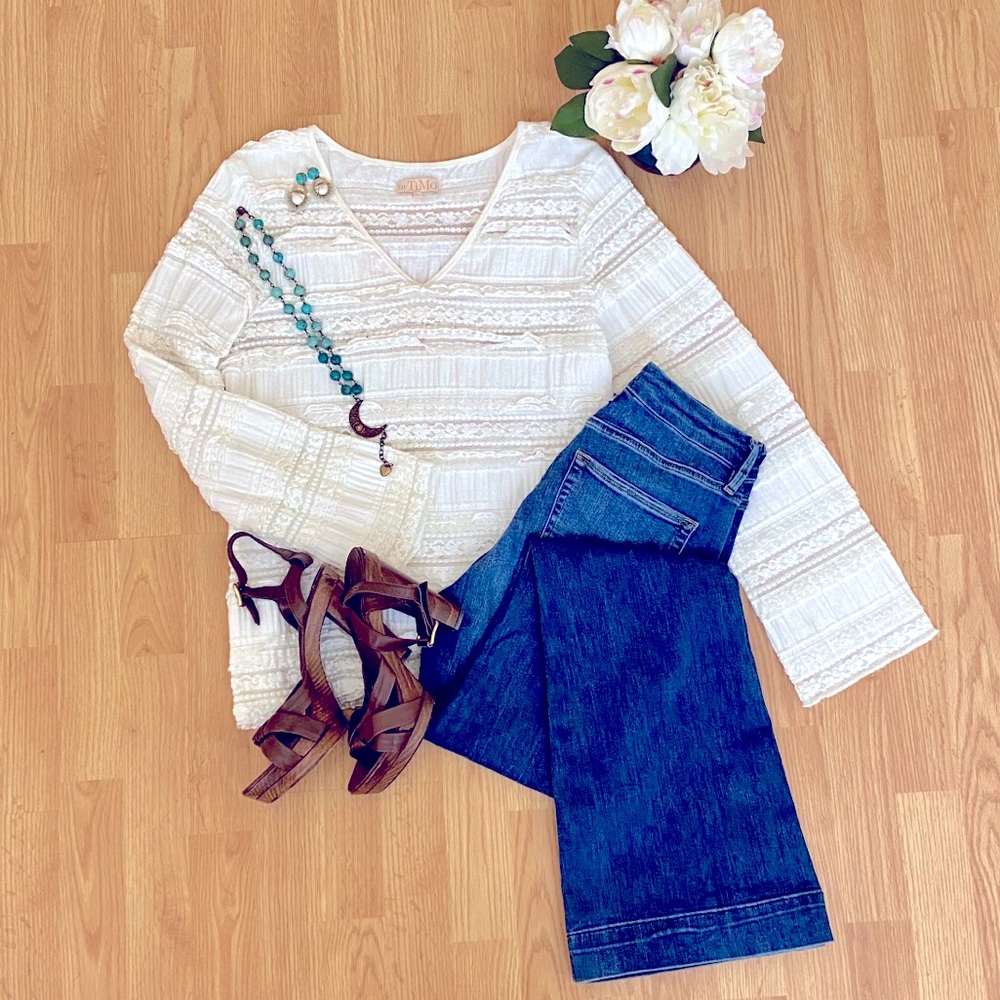 Ruffled crinkle lace bell sleeve bohemian top.